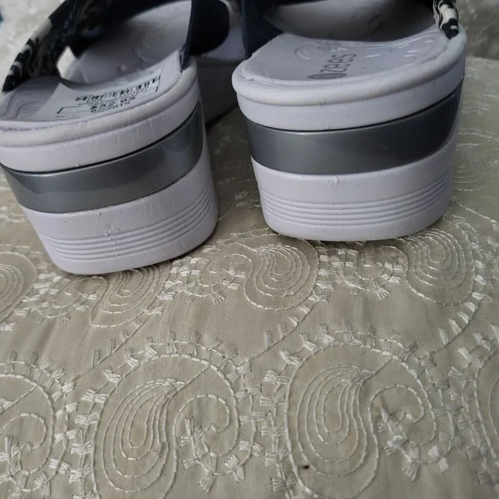 Bzees sandals 6W